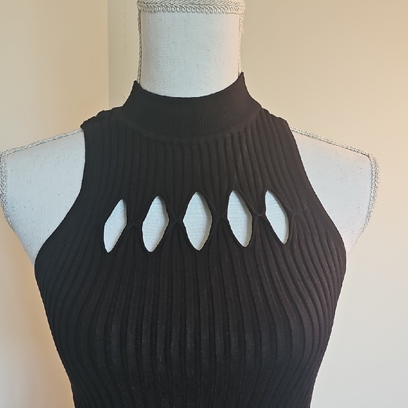 WHBM Ribbed Cut Out Tank Top - Picture 2 of 4
